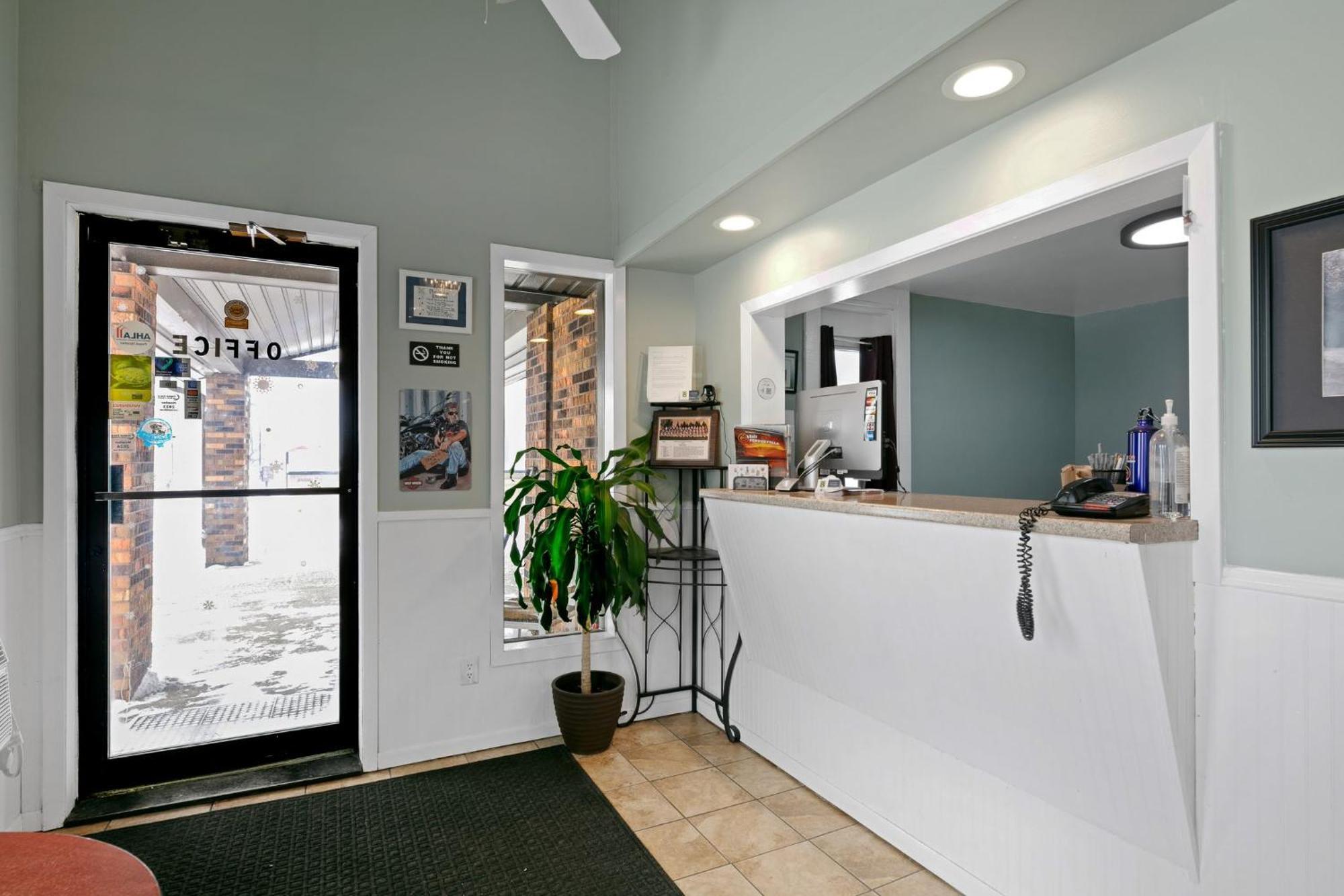 Hotel 8 Fergus Falls Екстериор снимка