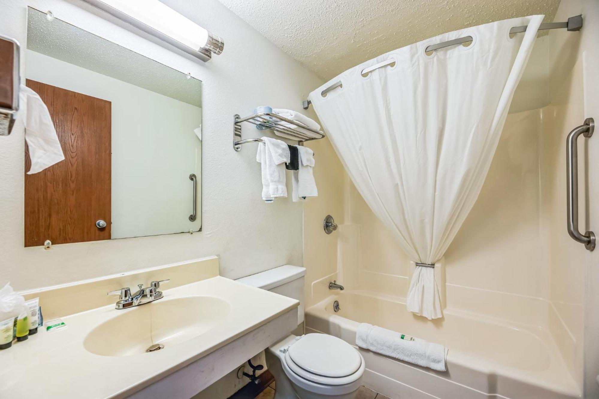 Hotel 8 Fergus Falls Екстериор снимка