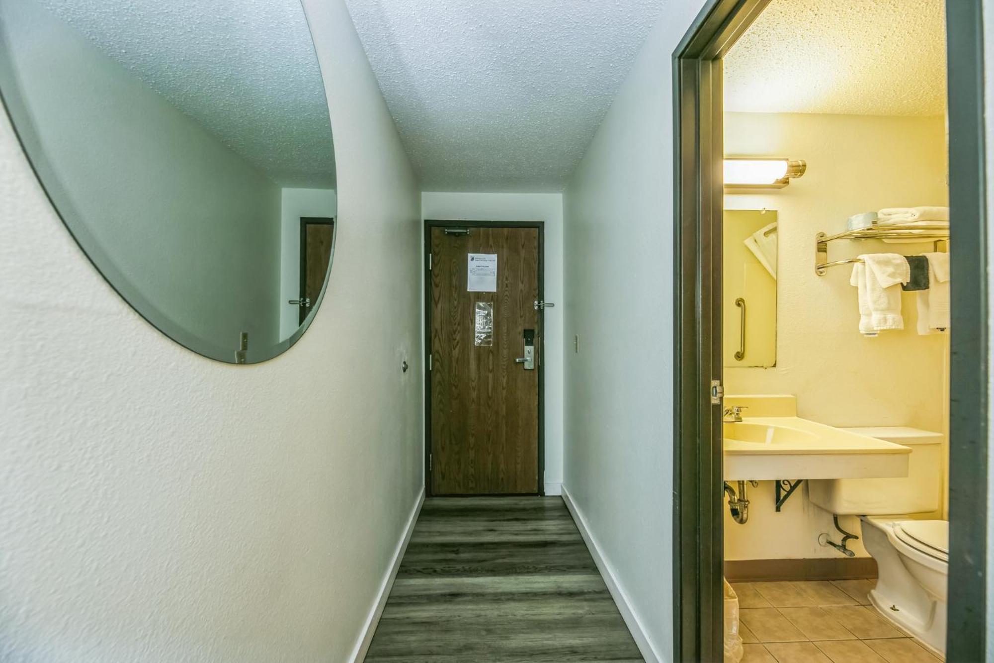 Hotel 8 Fergus Falls Екстериор снимка