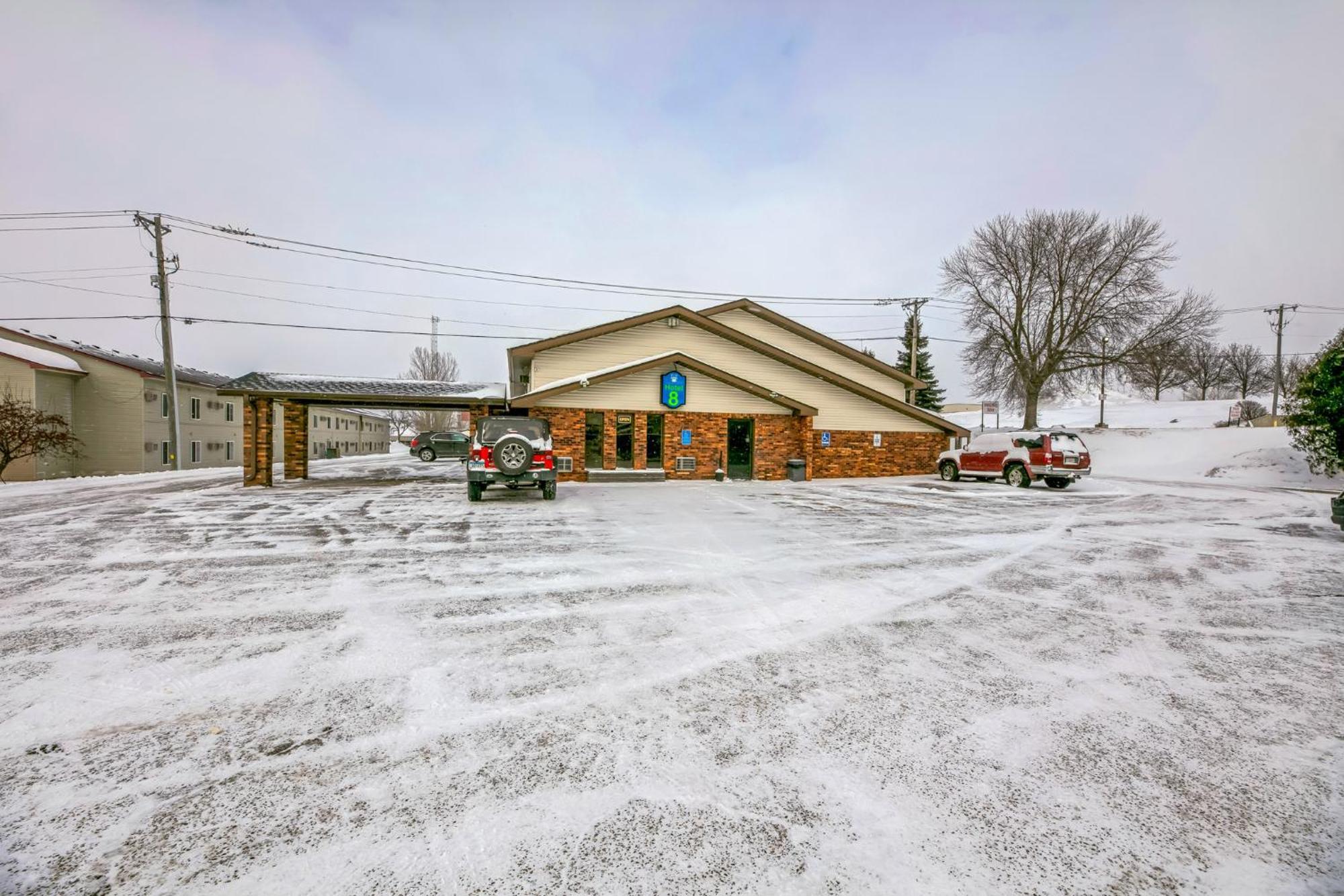 Hotel 8 Fergus Falls Екстериор снимка